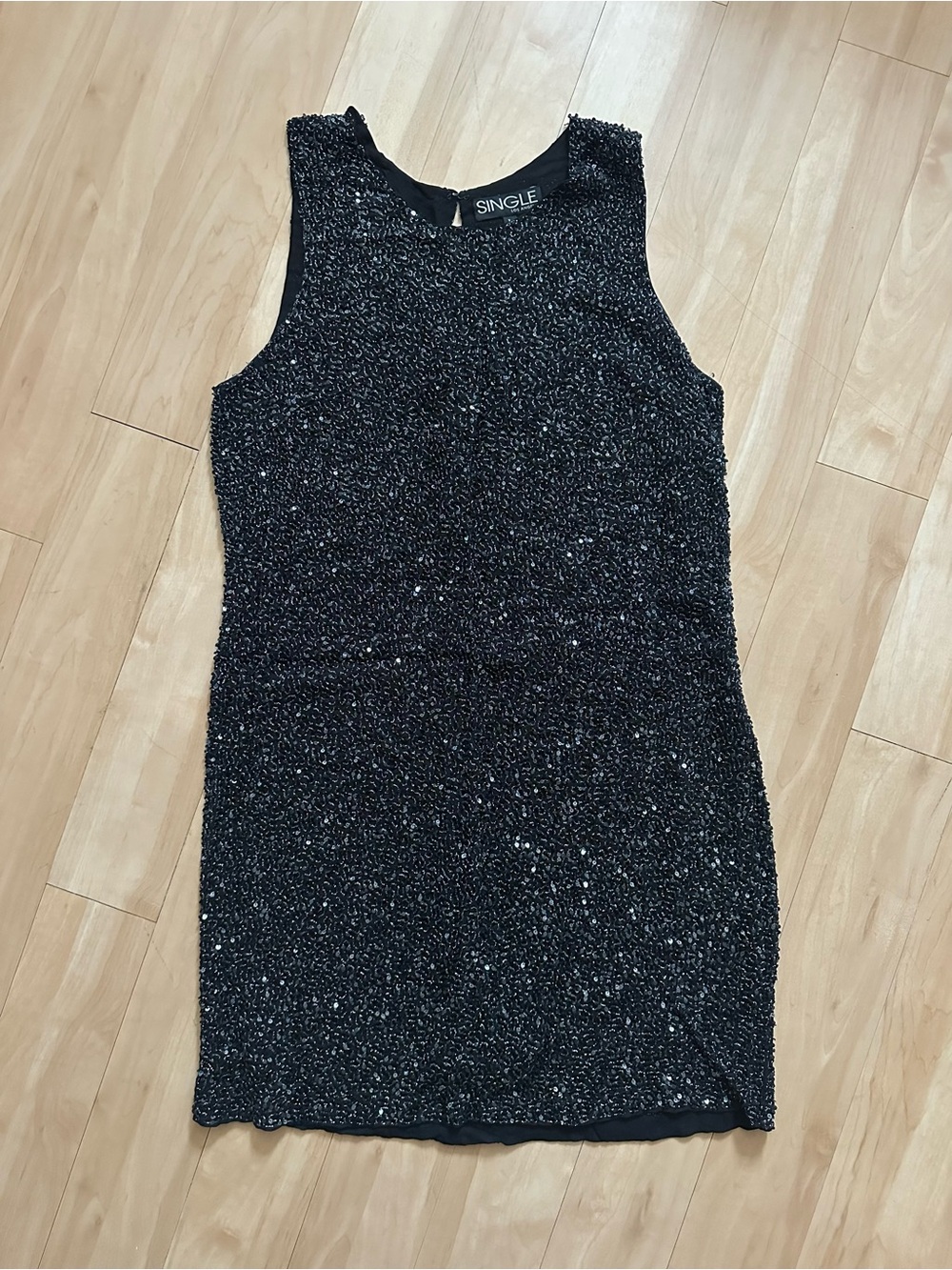 Single Dress - Picture 4 of 4